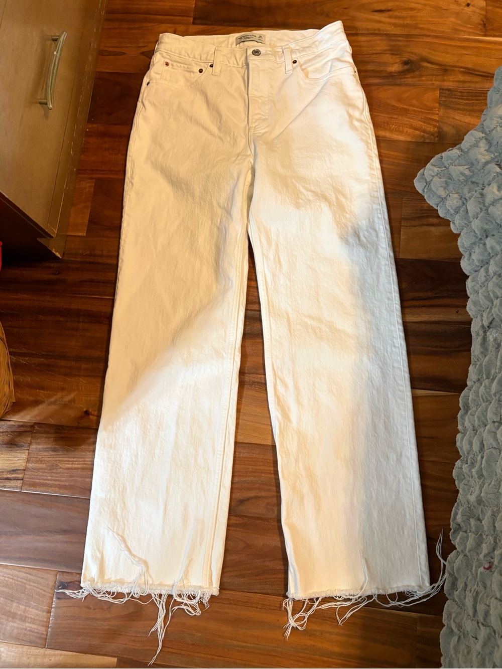 Abercrombie & Fitch ’90s High Rise‎ Relaxed Jeans White Raw Hem Size 29 (0349)